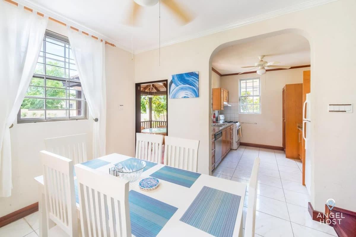 2-Story Townhome With Private Pool, Ideal For Group! Christ Church Exterior photo