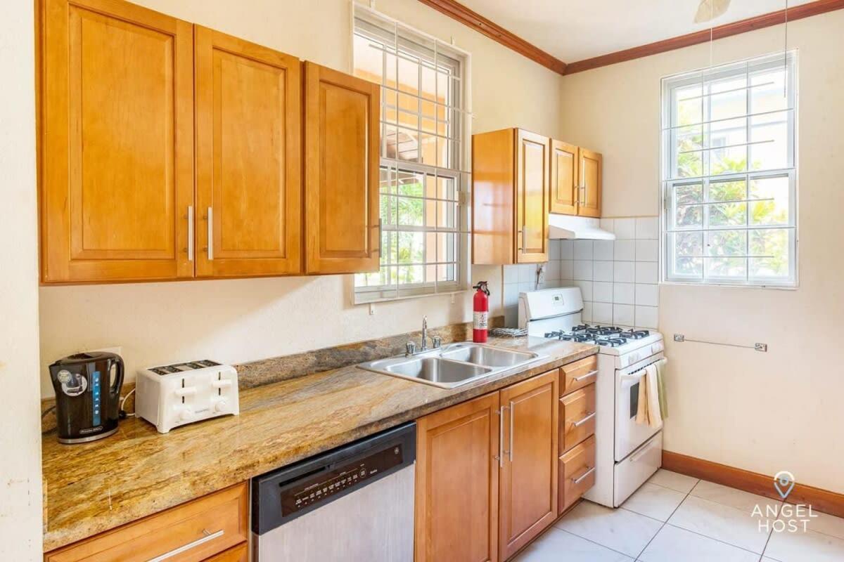 2-Story Townhome With Private Pool, Ideal For Group! Christ Church Exterior photo