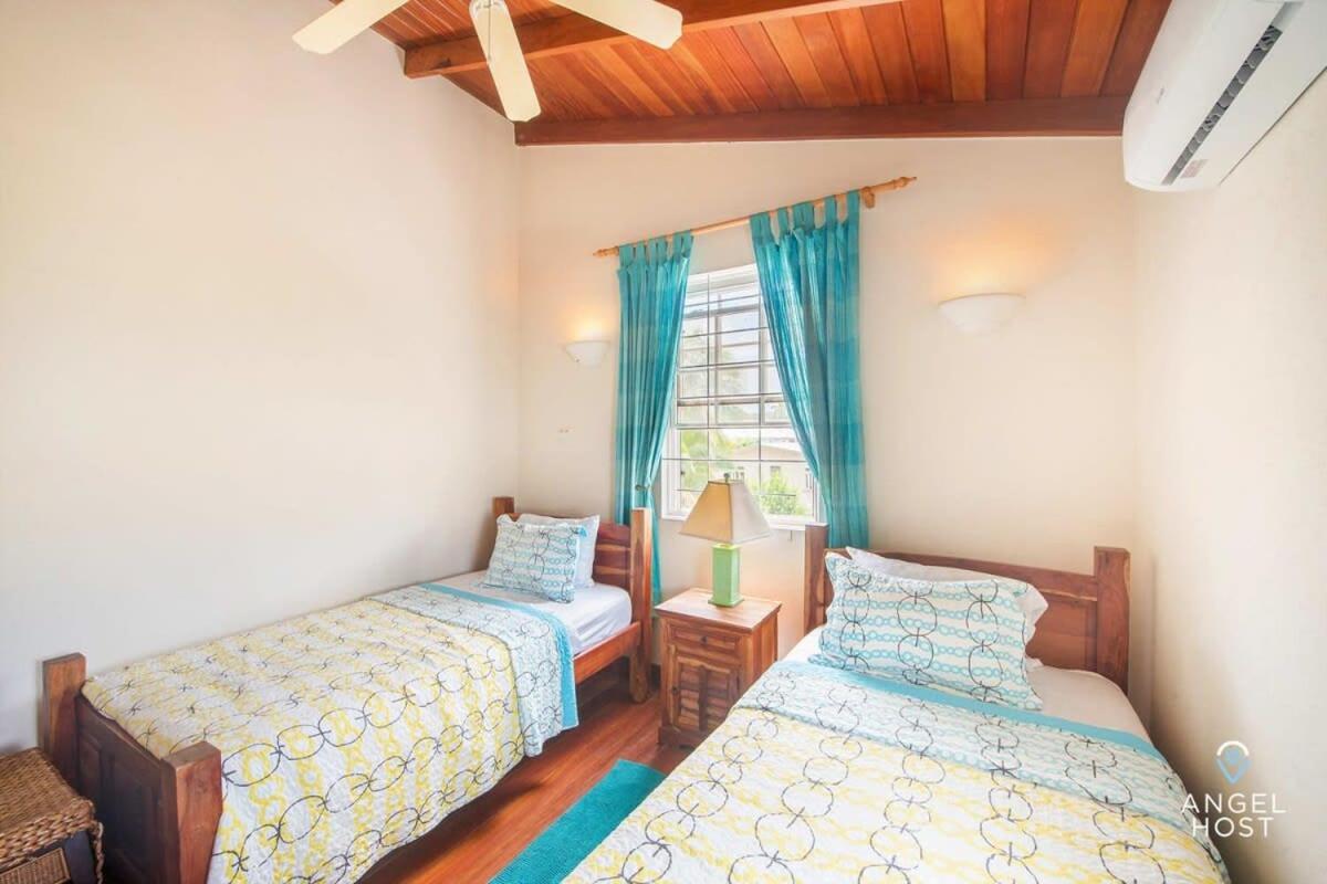 2-Story Townhome With Private Pool, Ideal For Group! Christ Church Exterior photo