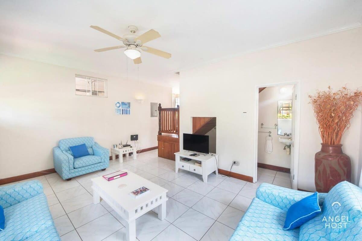 2-Story Townhome With Private Pool, Ideal For Group! Christ Church Exterior photo