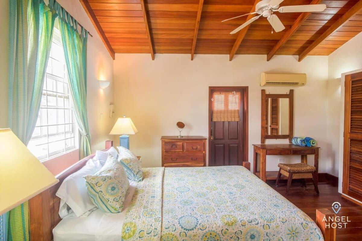 2-Story Townhome With Private Pool, Ideal For Group! Christ Church Exterior photo